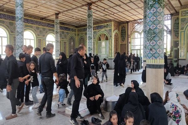 آئین با شکوه عزاداری آقا اباعبدالله الحسین (ع)در روز عاشوراحسینی