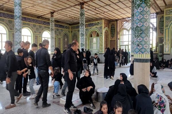 آئین با شکوه عزاداری آقا اباعبدالله الحسین (ع)در روز عاشوراحسینی