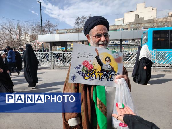 تولد ۴۷ساله‌گی انقلاب ایران در خیابان پانزده خرداد