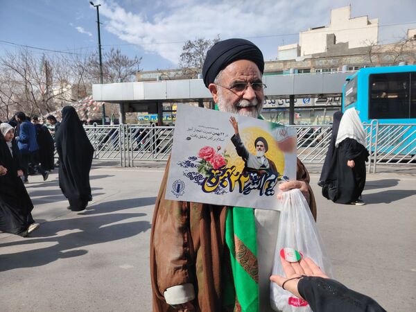 تولد ۴۷ساله‌گی انقلاب ایران در خیابان پانزده خرداد