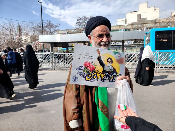 تولد ۴۷ساله‌گی انقلاب ایران در خیابان پانزده خرداد