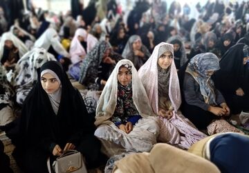 حضور پرشور دانش‌آموزان  در نماز جمعه یاسوج