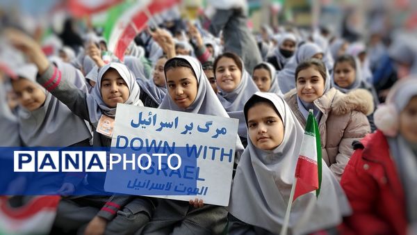 جشنی به رنگ پرچم ایران در دبستان نیایش 