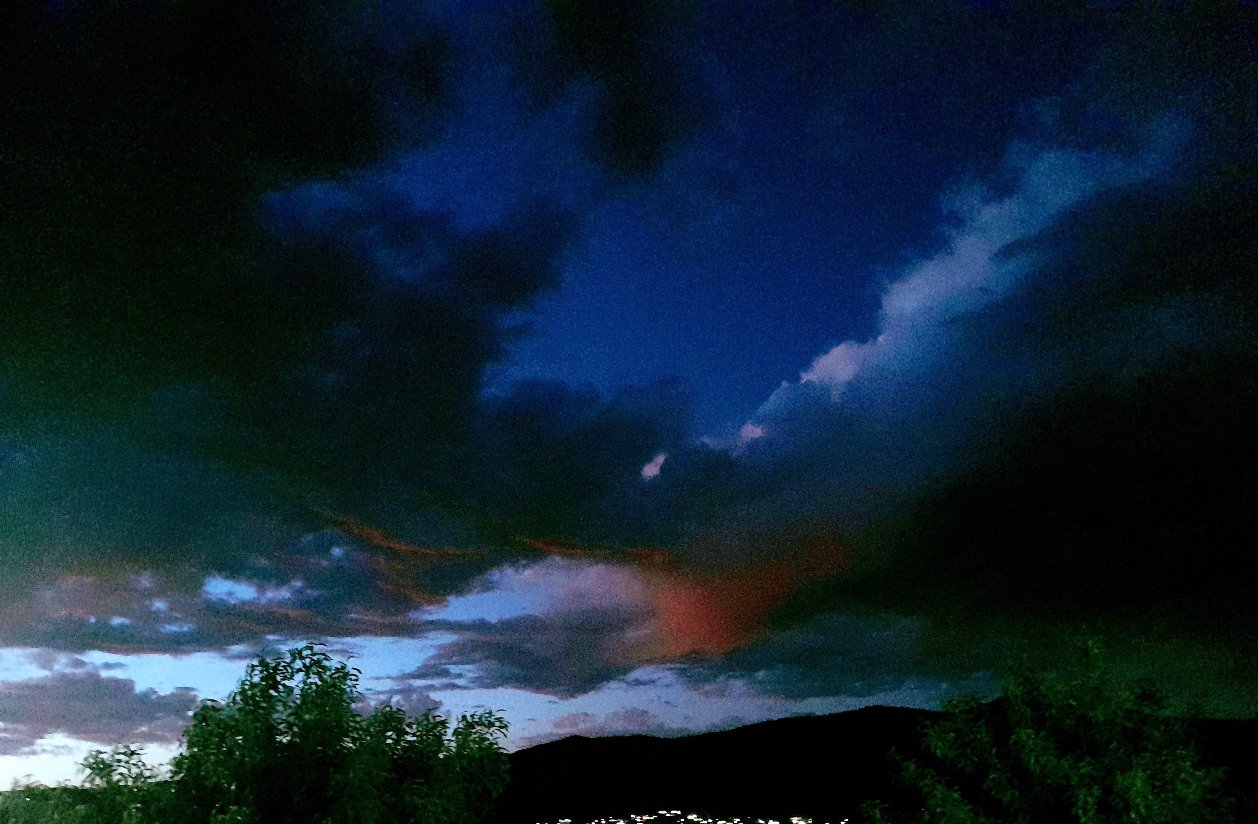 آسمان، بستری وسیع و بی‌پایان