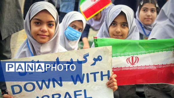 جشنی به رنگ پرچم ایران در دبستان نیایش 