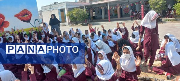 جشن و سرور با نمایش عروسکی و مسابقه در مدرسه شهید ابراهیم تنیده 