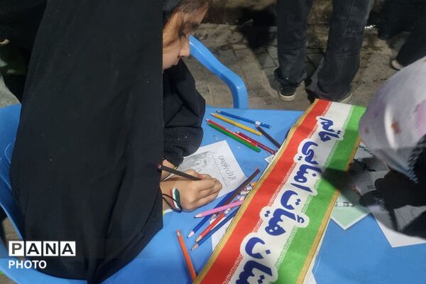 حضور دانش‌آموزان و معلمان دبستان حاتم ناحیه دو شهرری در تجمعات شبانه ضد صهیونیستی