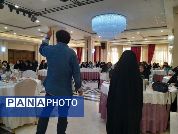 کارگاه راهبری نسل جدید ویژه معاونین پرورشی و مربیان ناحیه 3 مشهد