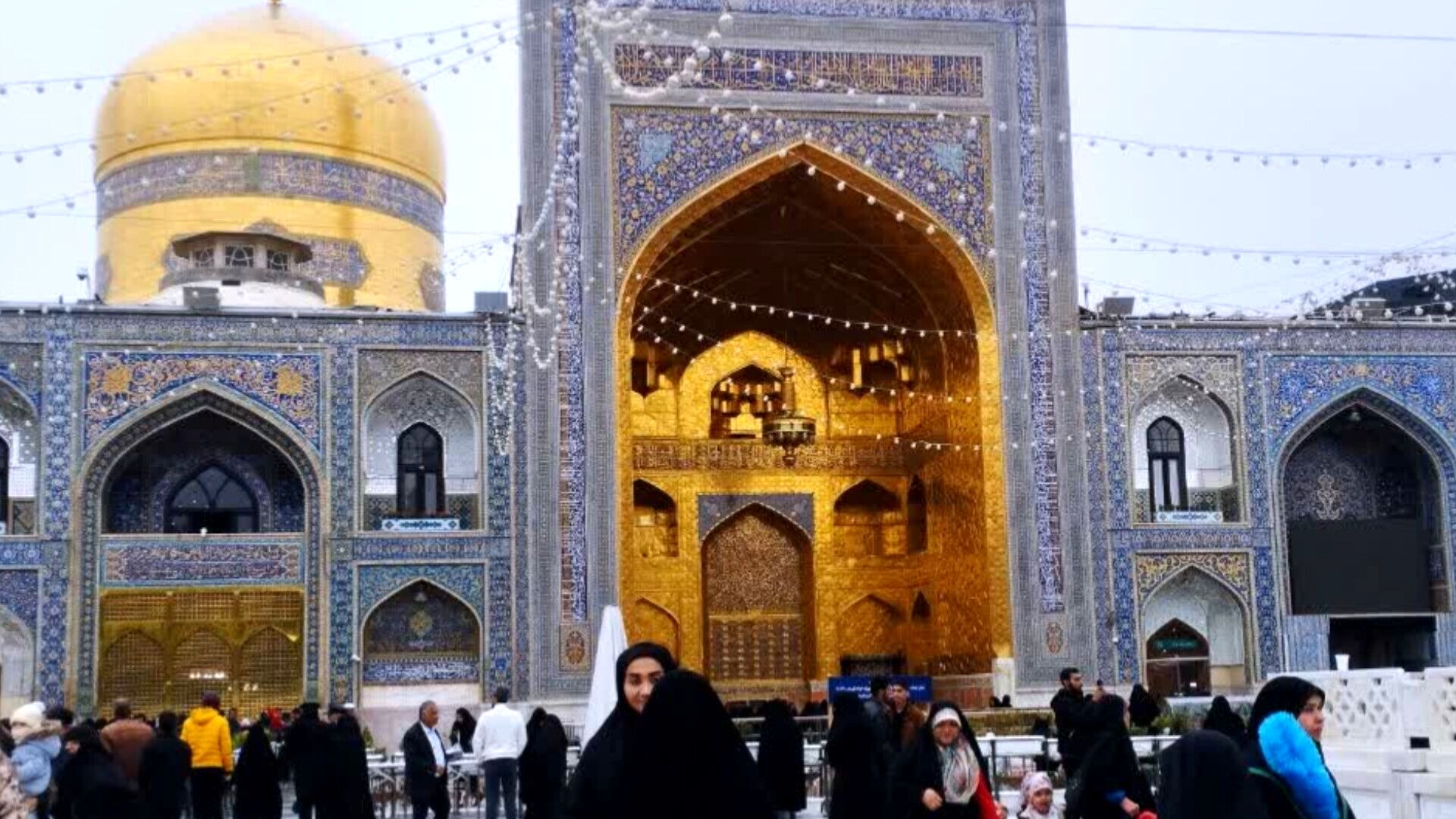 چهارشنبه که می‌شود، حرم امام رضا(ع) شلوغ‌تر از همیشه است
