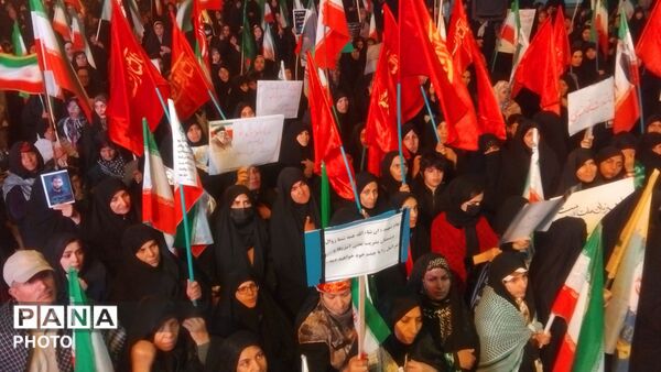 خروش مردم نورآباد در اجتماع «بیعت با رهبری» تجدید میثاق با آرمان‌های نظام