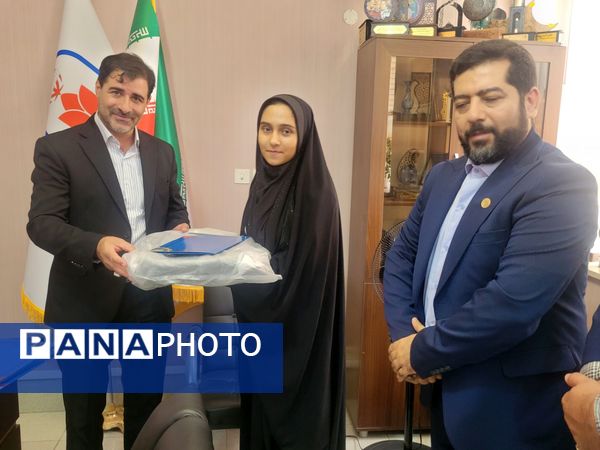 دیدار معاون پرورشی و فرهنگی اداره‌کل آموزش و پرورش استان اصفهان با اعضای مجلس دانش آموزی اصفهان