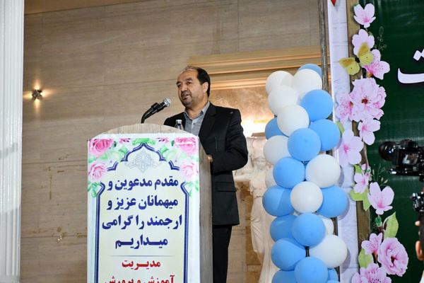 هفته‌ای برای ستایش دانایی؛ جشن معلمان در تالار ملک برگزار شد