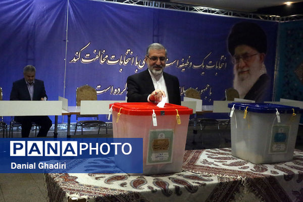 حضور سیدابراهیم رئیسی رئیس‌جمهوری در انتخابات 11 اسفند 1402