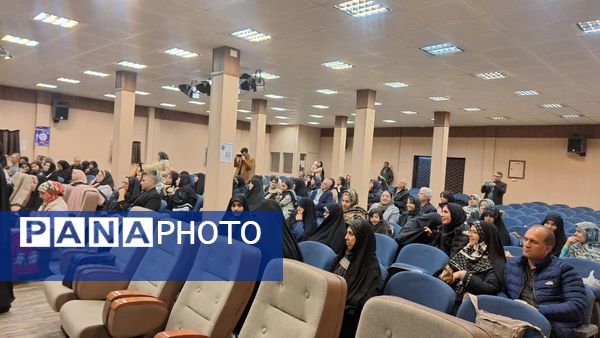 گردهمایی نویسندگان دهه هشتادی در تهران