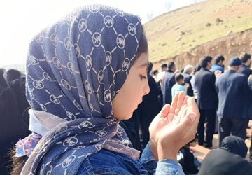 نماز عید فطر در جوار شهید گمنام روستای ملک شیر
