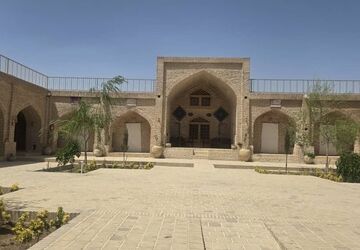 کاروانسرای کهن و تاریخی بلاباد مابین جاده اصفهان به نائین