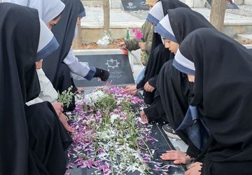    لاله ‌هایی  که  روشنی  خانه‌ها   شدند