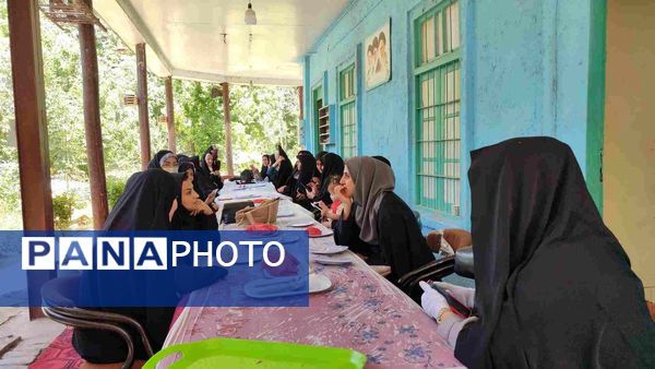 اردوی مادر دختری دانش‌آموزان ناحیه یک مشهد به‌مناسبت روز خانواده