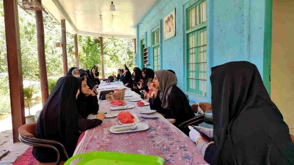 اردوی مادر دختری دانش‌آموزان ناحیه یک مشهد به‌مناسبت روز خانواده