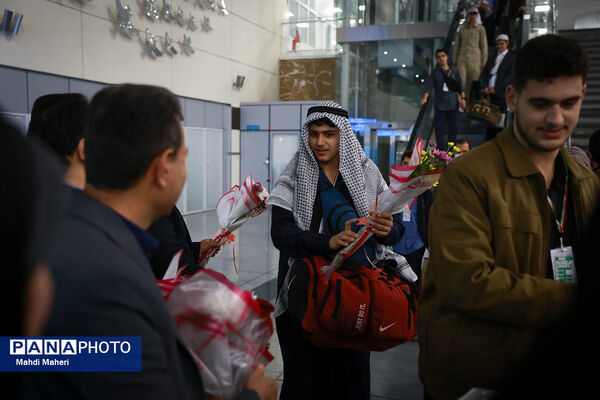 استقبال از کاروان عمره‌گذار دانش‌آموزی از سکوی پروازی تهران