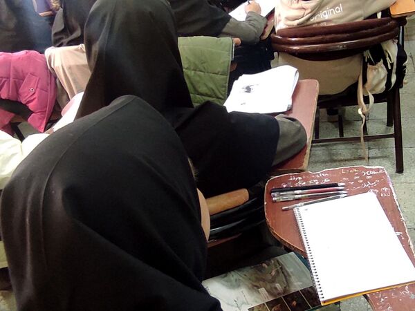 کلاس های تقویتی در دبیرستان نمونه اندیشه