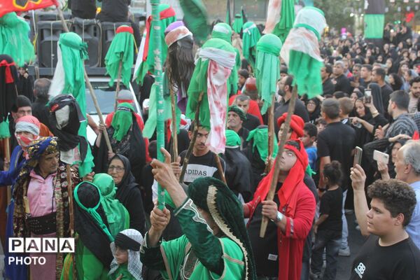 ورامین بار دیگر در سوگ اسارت؛ کاروان نمادین کربلا در خیابان‌های ورامین به حرکت درآمد