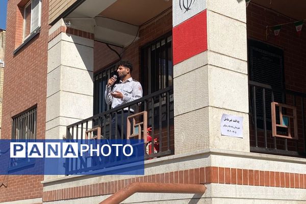 حضور قهرمانان بی‌ادعا در مدرسه حاج مهدی رسولی در هفته پدافند غیر عامل