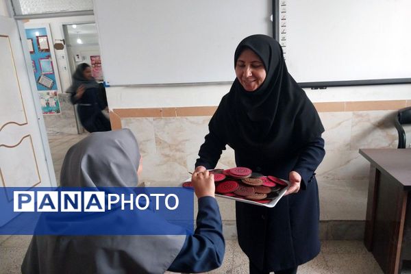 برگزاری جشن دهه کرامت و روز دختر در مدرسه نمونه دولتی فدک