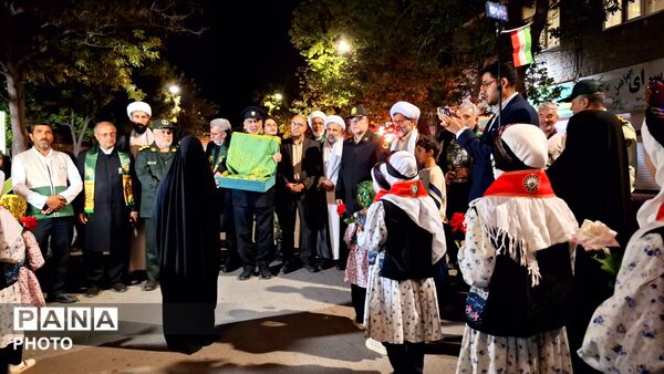 تجمعات شبانه با حضور خادمین امام رضا(ع)