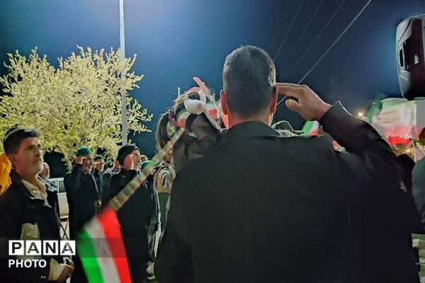 یک دنیا شاهد و مبهوت از حضور خیابانی مردم شهر بار