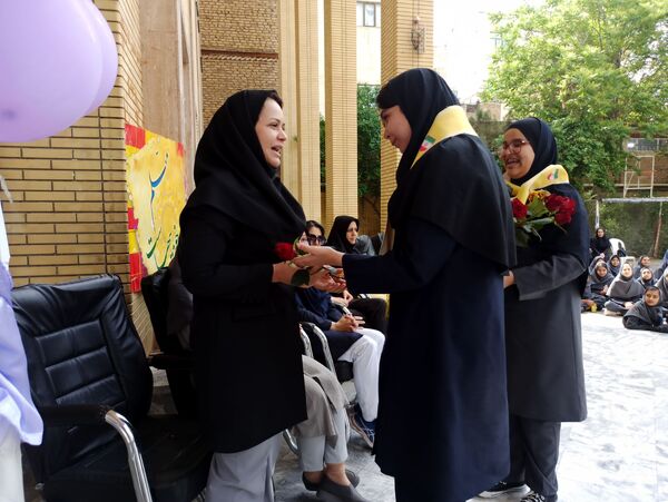 تجلیل از معلم و دختر ایرانی در بهار کرامت 