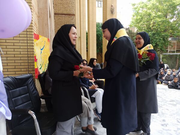 تجلیل از معلم و دختر ایرانی در بهار کرامت 