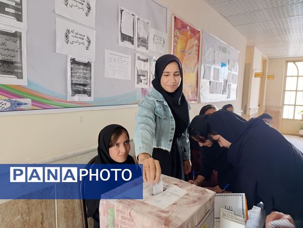 انتخابات شورای دانش‌آموزی در دبیرستان نسیبه شهرستان سملقان