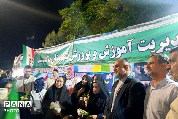 حضور گسترده و دشمن شکن دانش آموزان و فرهنگیان در غرفه آموزش و پرورش به میزبانی آموزشگاه الغدیر