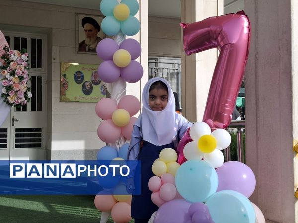 جشن شکوفه ها در دبستان مصلی نژاد