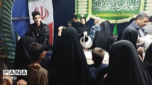 گذری بر فعالیت موکب بلوار غزالی در پنجاه و پنجمین شب از اجتماعات مردمی 