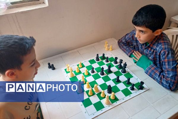 رقابت اندیشه‌ها در پیشوا؛ برگزاری مسابقات شطرنج دانش‌آموزی با حضور مسئولان
