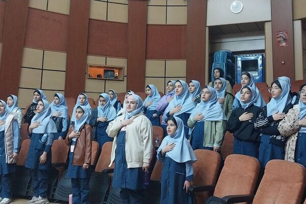 نمایشگاه کتاب دانش آموزی در ناحیه دو شهرری 