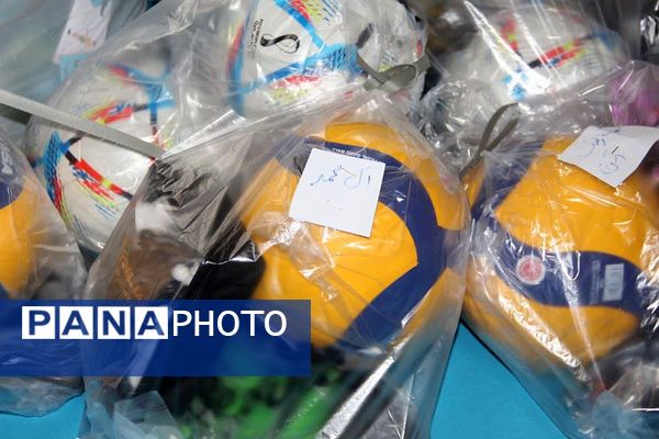 اهدای وسایل ورزشی به مدارس ناحیه یک شهرری