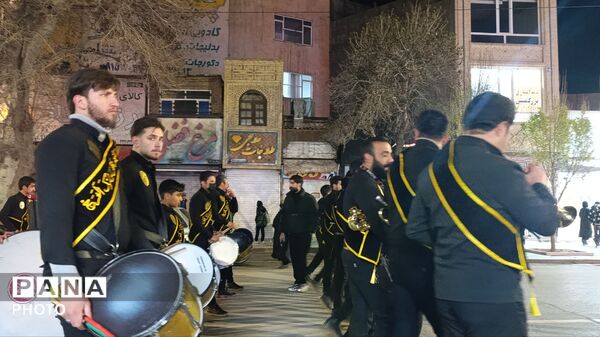 عزاداران علوی در کف خیابان های نیشابوری زنجیر زنی کردند