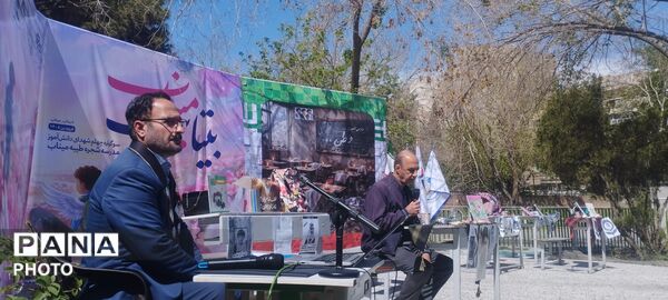 حضور فرهنگیان و دانش‌آموزان منطقه ۱۰ در مراسم چهلم شهدای دانش‌آموز شهر میناب