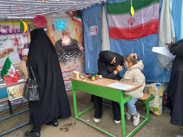 حضور دانش آموزان اسلامشهری در راهپیمایی ۱۳ آبان