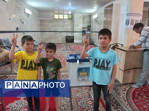 حضور مردم ولایتمدار نیشابور پای صندوق‌های رای