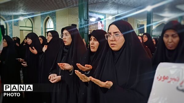 اجتماع شبانه رزن هم‌زمان با سالروز شهادت امام صادق(ع)