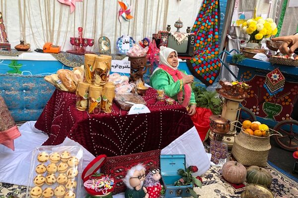 برگزاری بازارچه همدلی با کودکان غزه در دبستان آزاده ناحیه دو شهرری 