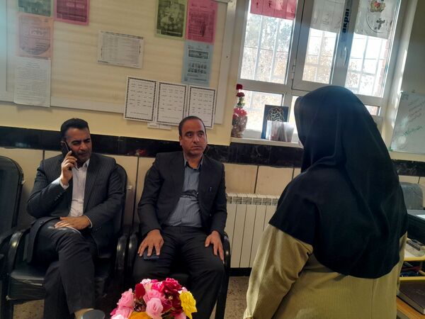 بازدید مسئولین اداره آموزش و پرورش از دبیرستان مادرمهربان خلیل آباد