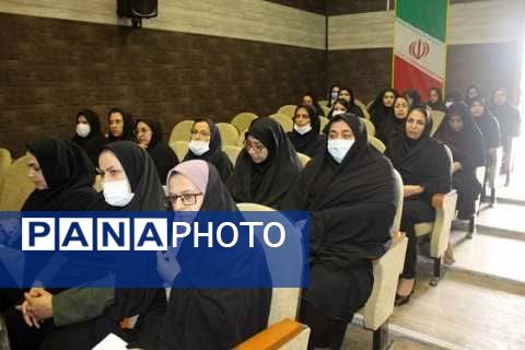 نشست مدیران مدارس منطقه شبانکاره با حضور مدیرکل آموزش و پرورش استان بوشهر