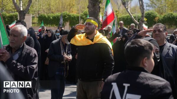 طنین لبیک کرجی‌ها در چهلمین روز عروج  رهبر شهید انقلاب