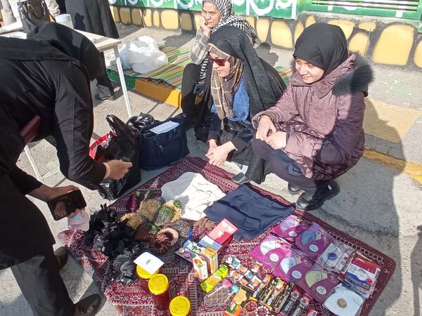 برپایی بازارچه‌ دانش‌آموزی در دبیرستان دلیری مشهد