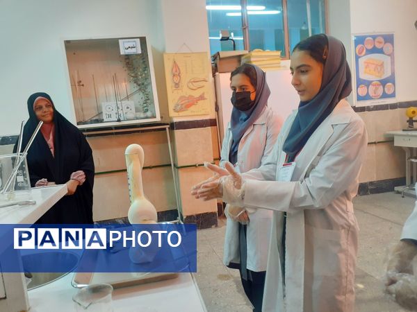 گرامیداشت هفته آزمایشگاه در منطقه ۱۶